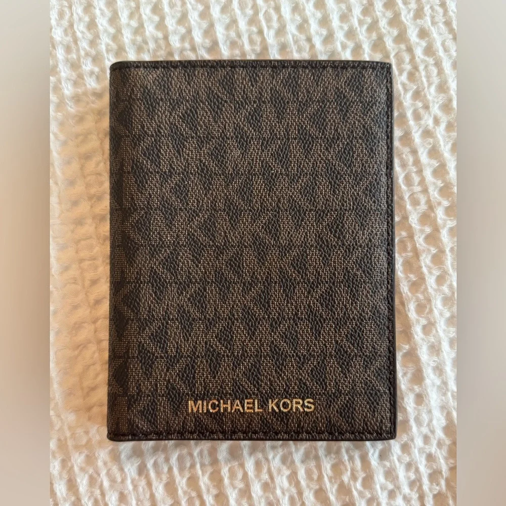 Michael Kors Brown and Black Monogram Card & Passport Sleeve NWOT